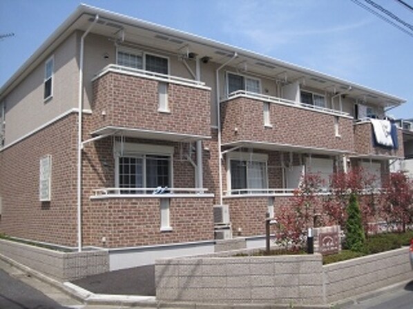 シャン・ド・フルール Bの物件外観写真